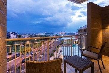 هتل Courtyard By Marriott Kingston, Jamaica