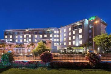 هتل Courtyard By Marriott Kingston, Jamaica