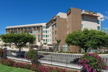 هتل Courtyard By Marriott Kingston, Jamaica