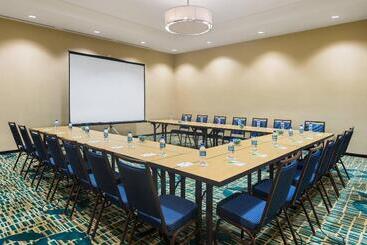 هتل Courtyard By Marriott Kingston, Jamaica