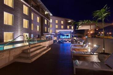 هتل Courtyard By Marriott Kingston, Jamaica