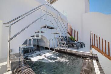 هتل Day Dream Luxury Suites