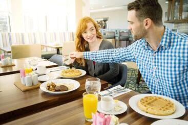 هتل Hilton Garden Inn Longview