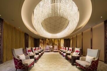 هتل Hilton Urumqi