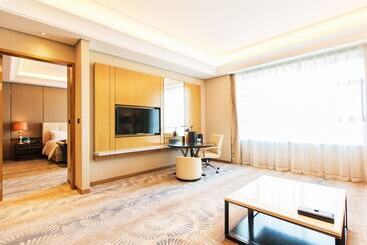 هتل Hilton Urumqi