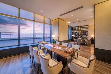 هتل Hilton Zhoushan