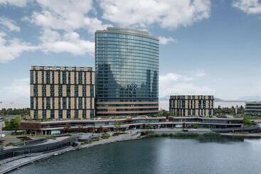 هتل Hilton Zhoushan