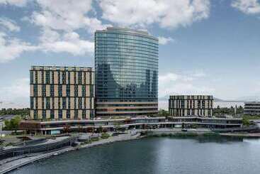هتل Hilton Zhoushan