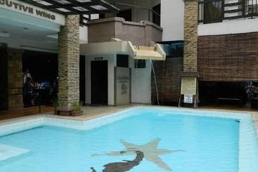 בית מלון כפרי La Carmela De Boracay Resort