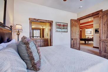 هتل Mountain Majesty Manor