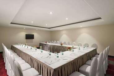 Saura Hotel, Agra   A Club Mahindra Associate
