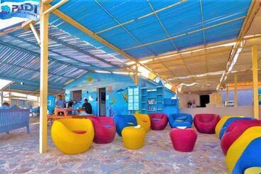 هتل Rohanou Beach Resort