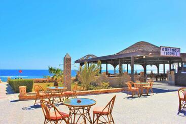 هتل Rohanou Beach Resort