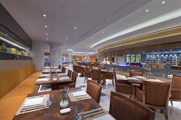 هتل Sheraton Grand Wuhan Hankou