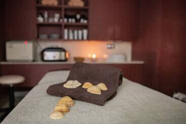 Marina Club Suite