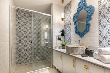 هتل Baymari Suites City Life