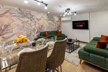 هتل Baymari Suites City Life