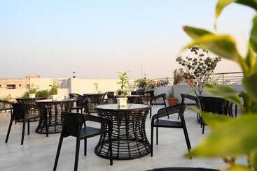 Xpressmall Hotel Near Dhaka Airport