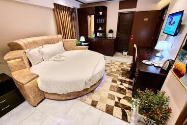 Xpressmall Hotel Near Dhaka Airport