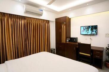 Xpressmall Hotel Near Dhaka Airport