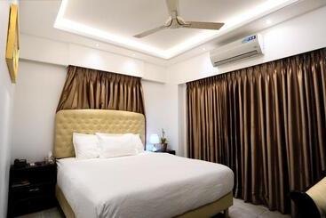 Xpressmall Hotel Near Dhaka Airport