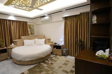 Xpressmall Hotel Near Dhaka Airport