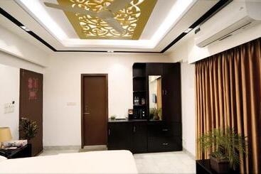 Xpressmall Hotel Near Dhaka Airport