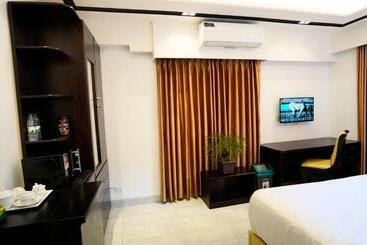 Xpressmall Hotel Near Dhaka Airport