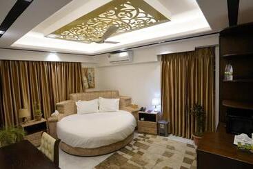 Xpressmall Hotel Near Dhaka Airport