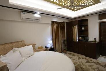 Xpressmall Hotel Near Dhaka Airport