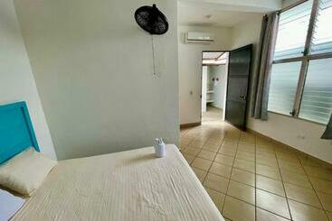 هاستل Hostal Inn 2