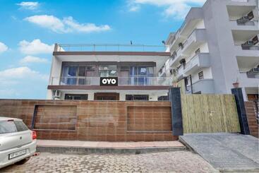 هتل Super Collection O Sector 122 Noida Formerly Mount Olympus