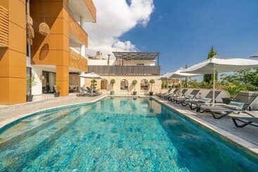 هتل Lupia Suites