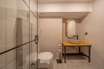 هتل Lupia Suites