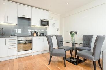 هتل Nell Gwynn House Apartments & Rooms