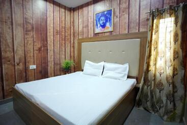 هاستل Dwaraka Inn Lpu Law Gate Super Deluxe Rooms For Parents, Students, Couples, Corporate