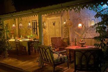 تختخواب و صبحانه Art Maison