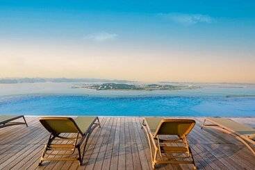 هتل A La Carte Ha Long Bay