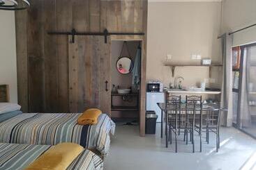 پانسیون Cove Rock Stay