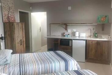 پانسیون Cove Rock Stay