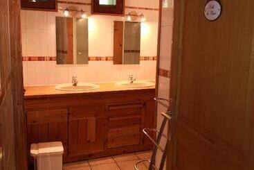 تختخواب و صبحانه Le Chalet Pointu De Capucine Chambre D Hote Arcs 1600