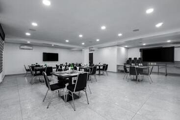 هتل Bkt Cribs   Apartments & Suites