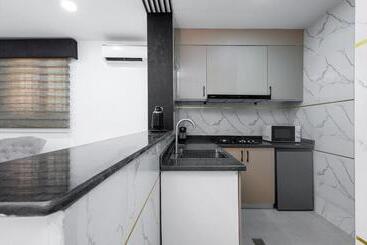 هتل Bkt Cribs   Apartments & Suites