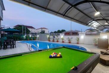 هتل Bkt Cribs   Apartments & Suites