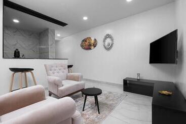 هتل Bkt Cribs   Apartments & Suites