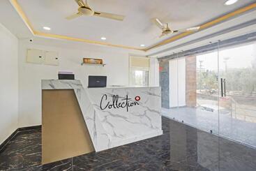 هتل Collection O Living Tree