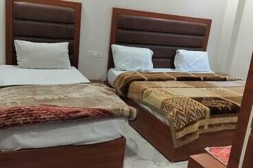 호텔 Shrivari Kaushik Palace