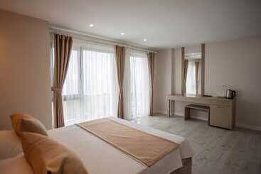 The Deck Otel