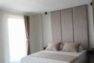The Deck Otel