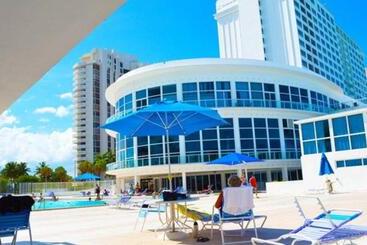 11th   Seven Heaven Miami  Unforgettable Ocean Front  Free Parking
